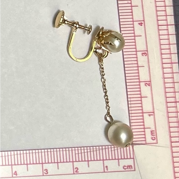 Elegant Pearl Drop Earrings Screw-on - Picture 5 of 7